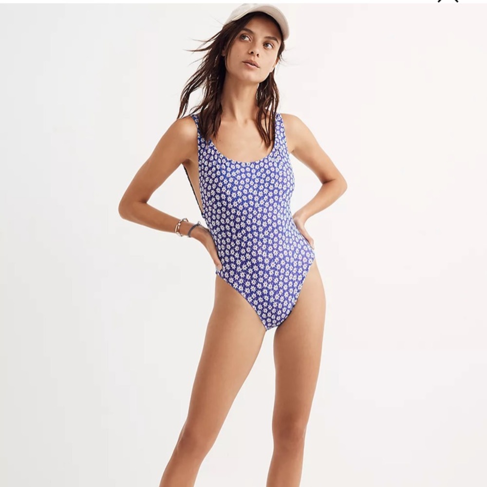 Madewell Plunging Scoopback One-Piece Swimsuit in Mini Daisy